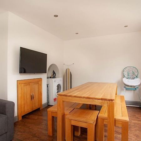 Three Bedroom House, Driveway, Bracknell Centre Dış mekan fotoğraf
