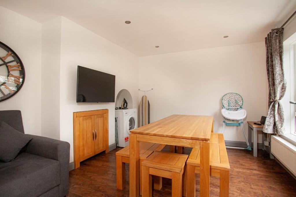 Three Bedroom House, Driveway, Bracknell Centre Dış mekan fotoğraf
