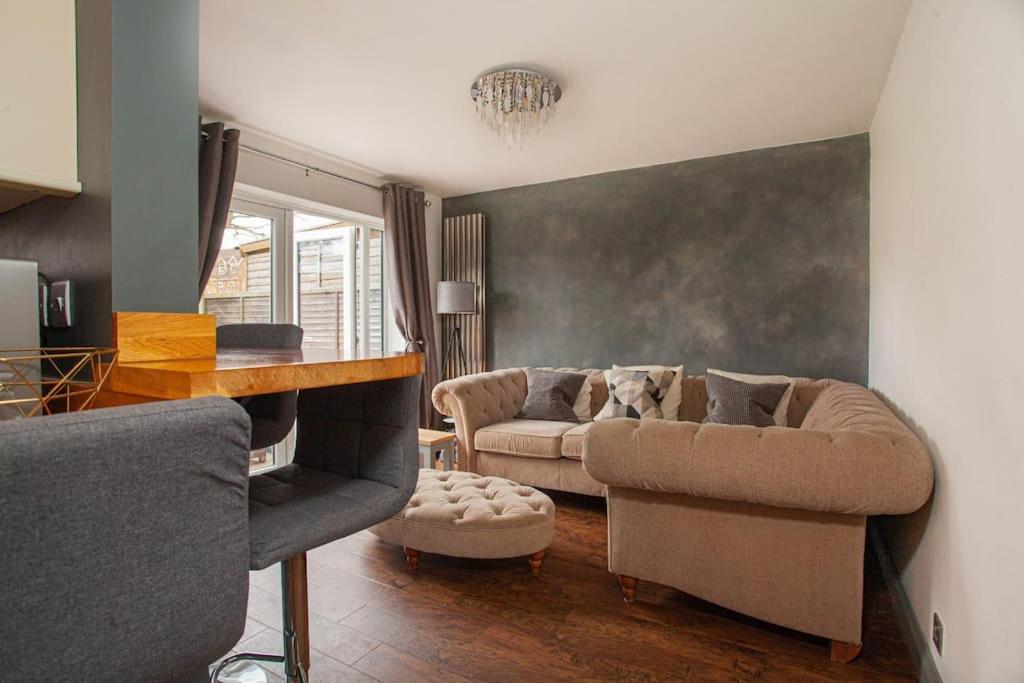 Three Bedroom House, Driveway, Bracknell Centre Dış mekan fotoğraf